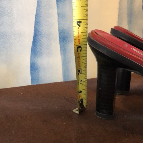 Red sandals - Picture 2 of 2